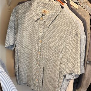 Faherty Short-Sleeve Button-Down Shirt in Light Blue Geometric Print